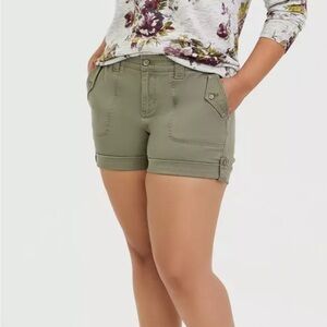 Torrid Olive Women's Cargo Shorts 18 NWT 3.5”